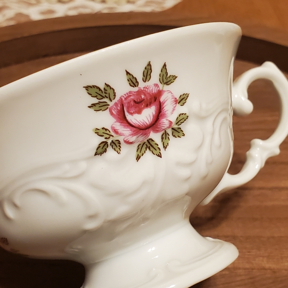 Walbrzych Avon Rose Teacups - Picture 3 of 8